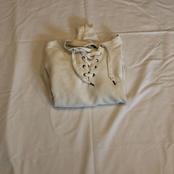 a little stain on the arm sleeve at the bottom - Picture 3 of 3